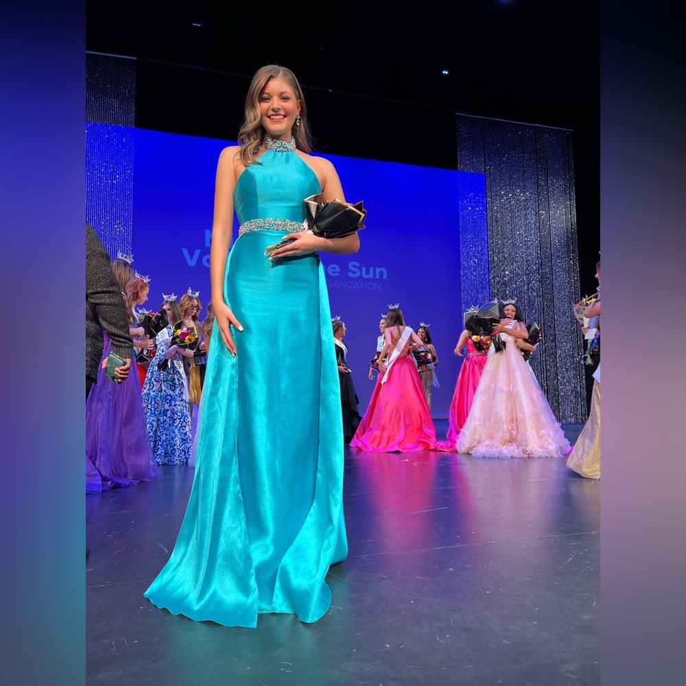 Ashley Lauren- Jade green
Final Sale